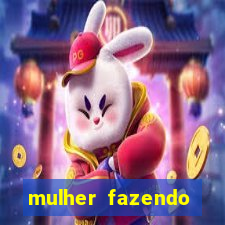 mulher fazendo strip tease