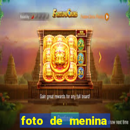 foto de menina bonita fake cacheada